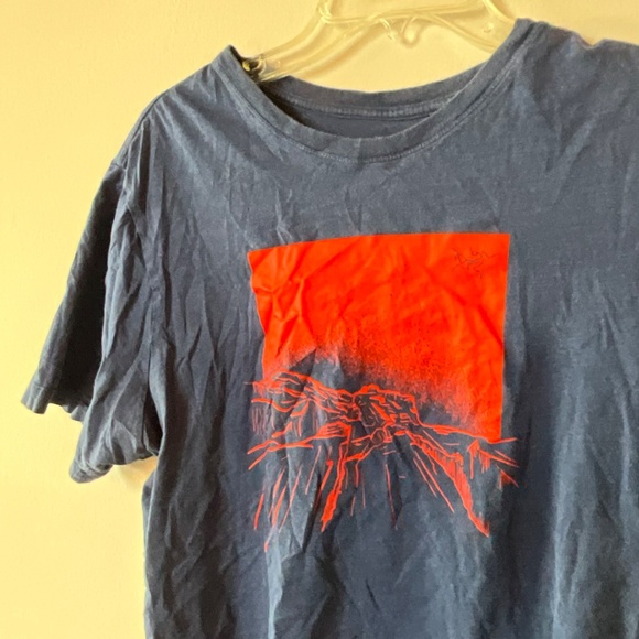 Arcteryx Backlit ‘Eruption’ Tee - Picture 2 of 4